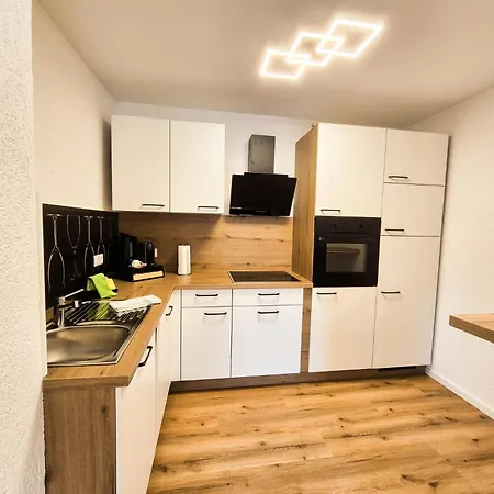 Kleeoase -wlan - Kostenloser Parkplatz - Bright Collection Weinbach